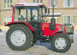 Трактор МТЗ 820 (облицовка - пластик)