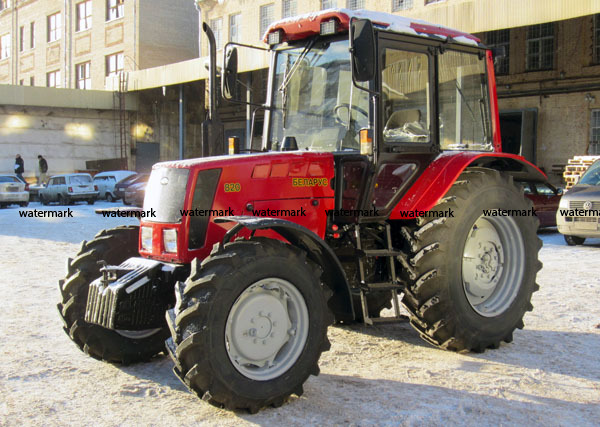 Трактор МТЗ 820 (облицовка - пластик)