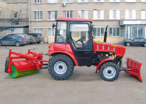 Коммунальный трактор КМ-320БГ