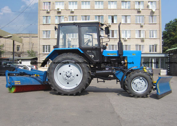Коммунальный трактор КМ-82БГ