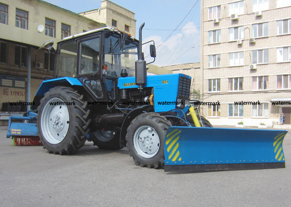Коммунальный трактор КМ-82БГ